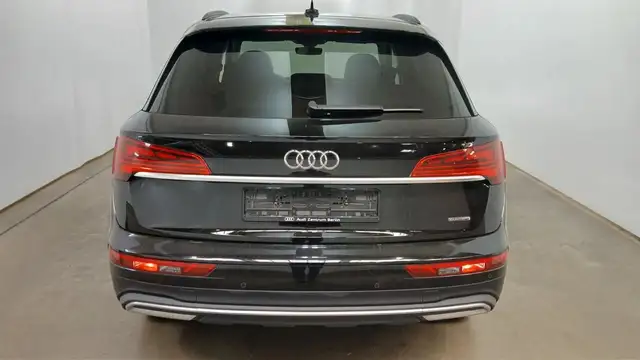Audi Q5 view 8