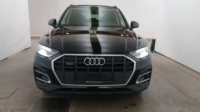 Audi Q5 view 4