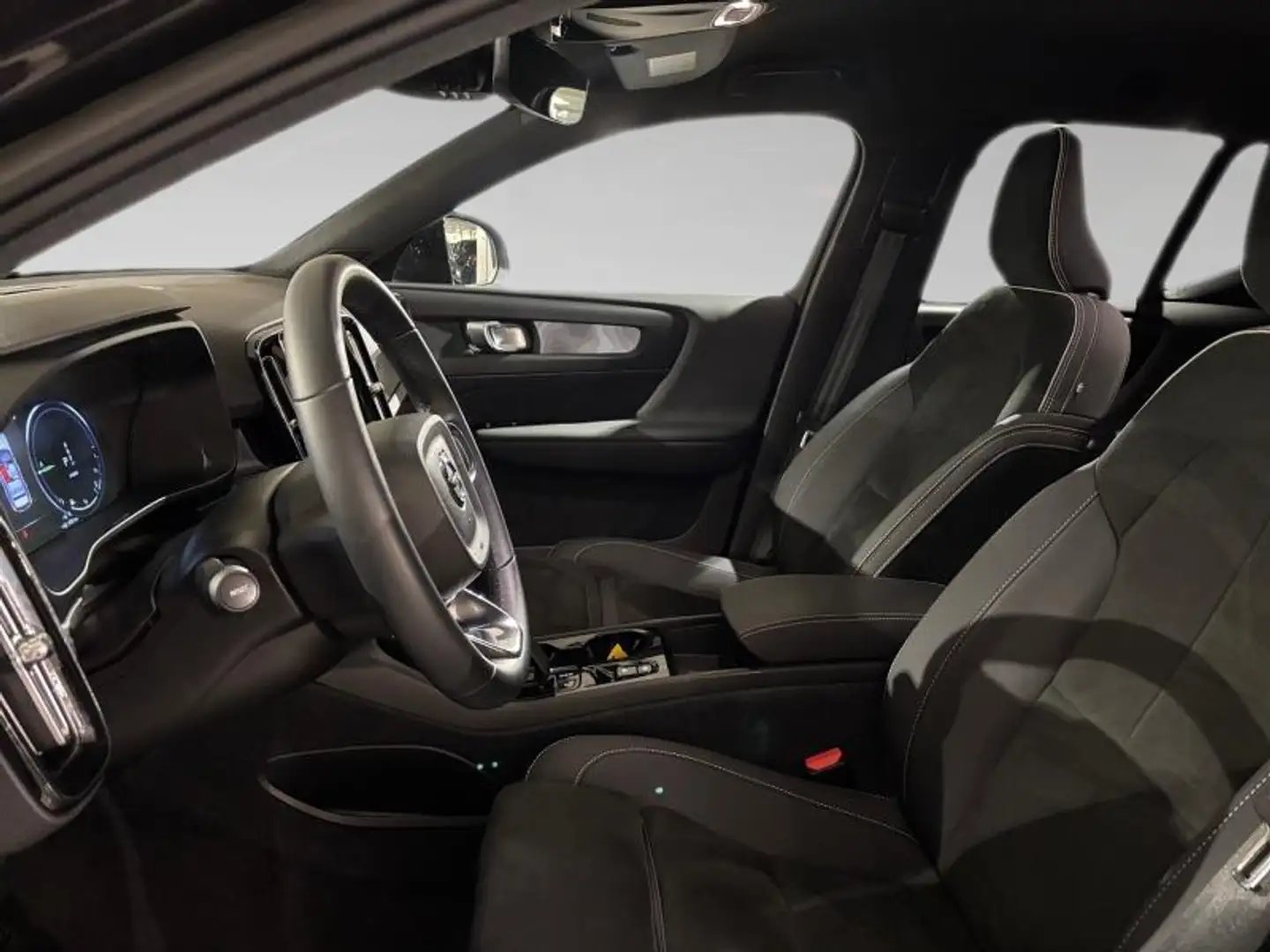 Volvo XC40 1.5 T5 Plus Dark PHEV 262 PS Schwarz - 2