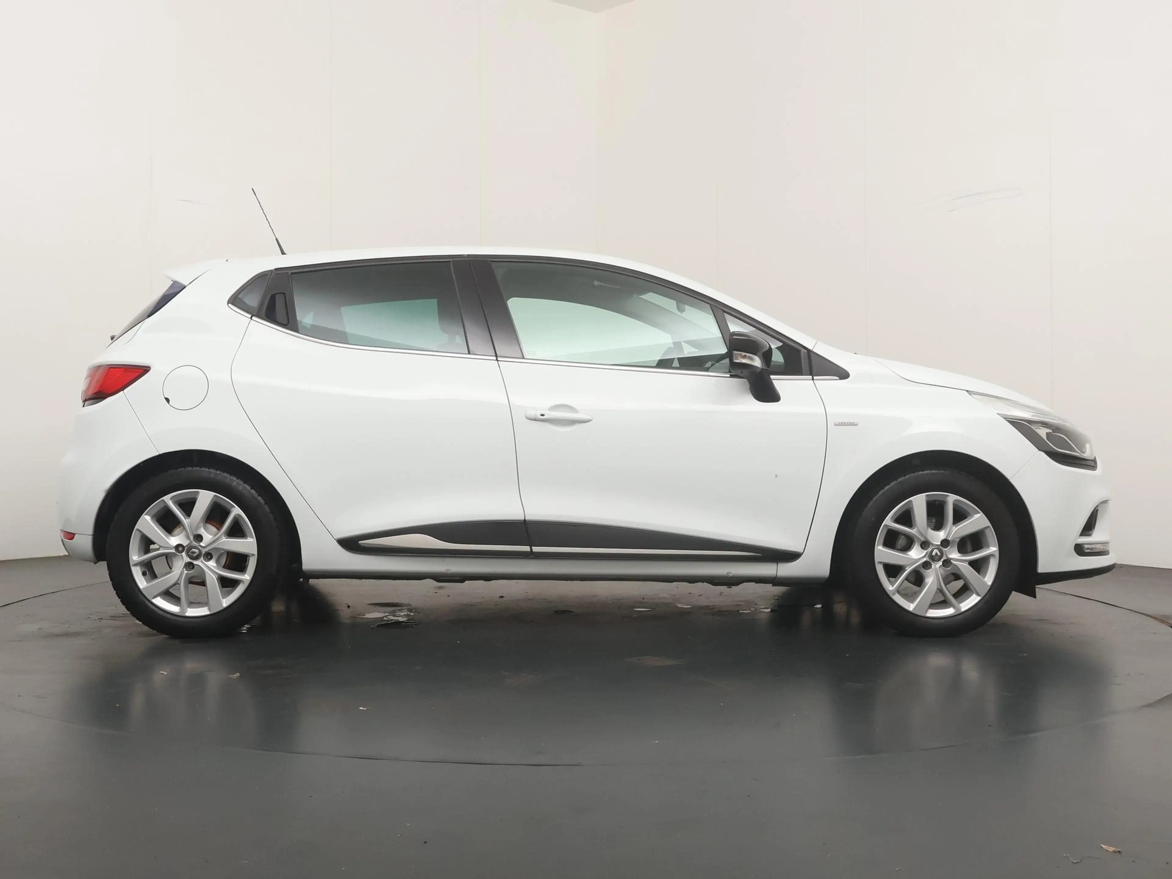Renault Clio Energy TCe 90 Limited Eco2 | Airco | Navigatie | — photo 6
