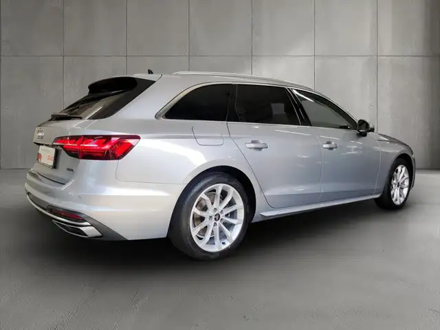 Audi A4 view 4