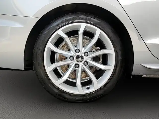 Audi A4 view 14