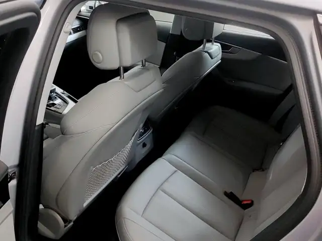 Audi A4 view 9