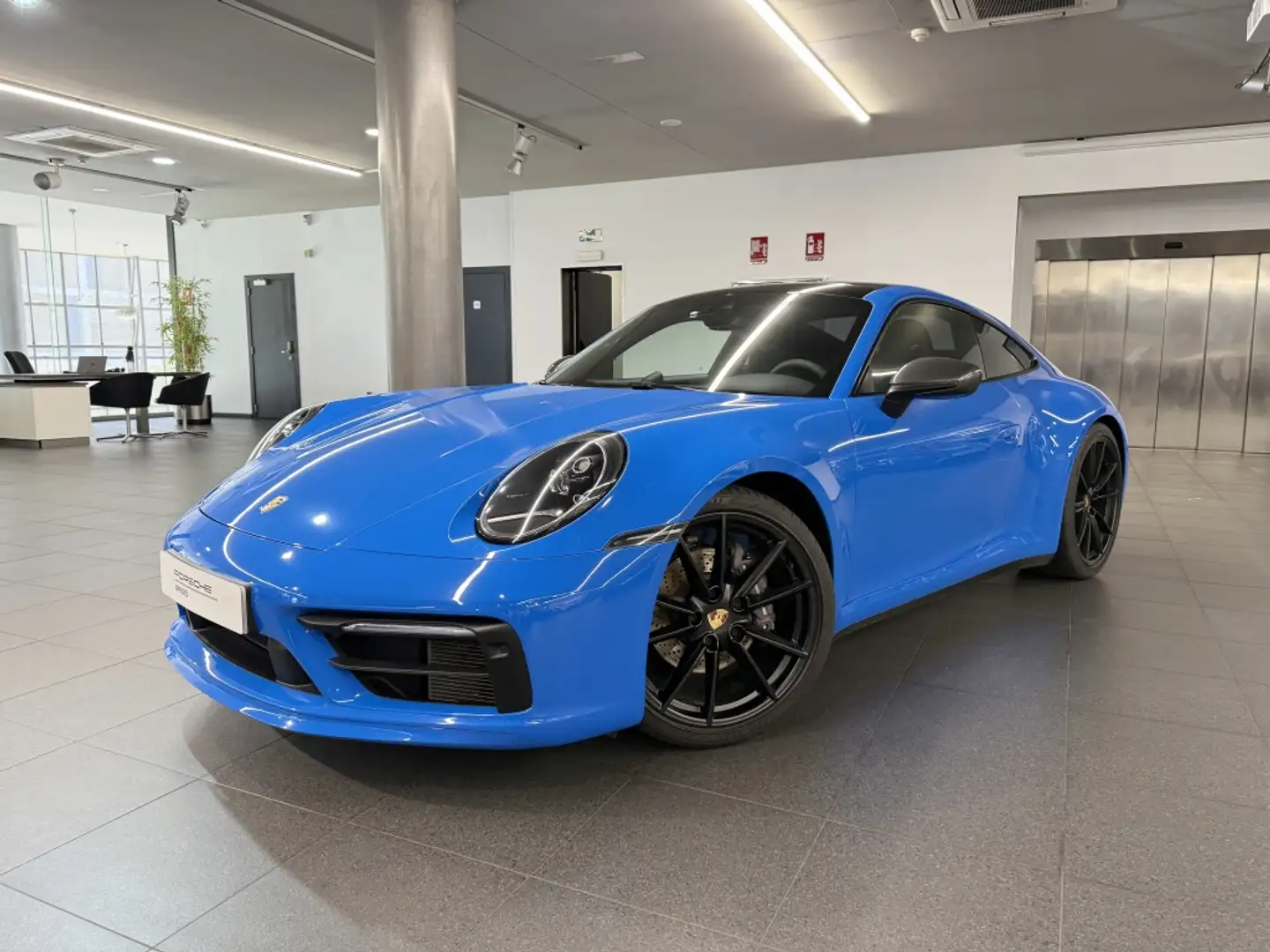 Porsche 992 Carrera T Azul - 1