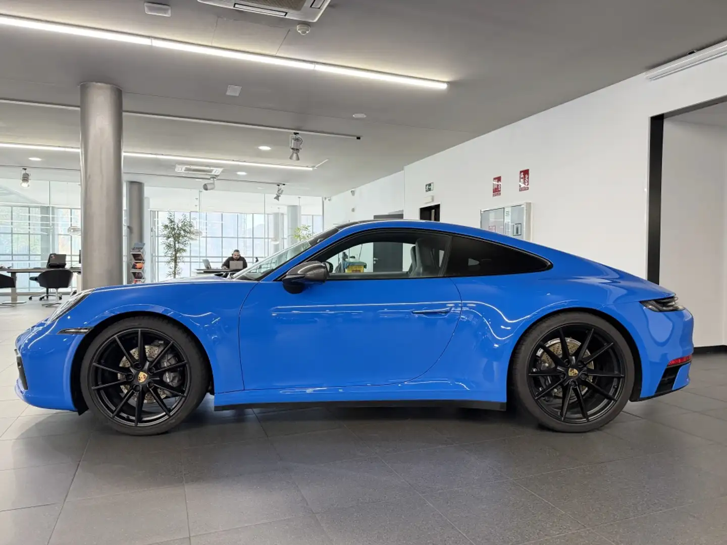 Porsche 992 Carrera T Azul - 2