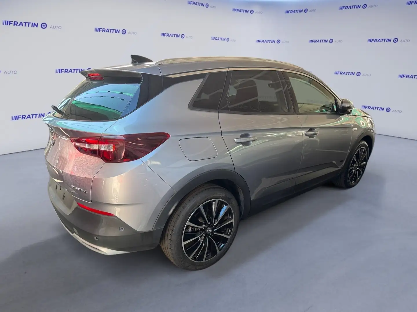 Opel Grandland X X 1.6 Hybrid4 Plug-in aut. AWD Grijs - 2