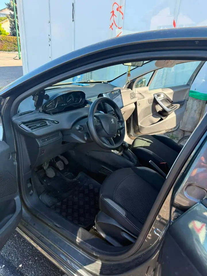 Peugeot 208 208 — photo 2