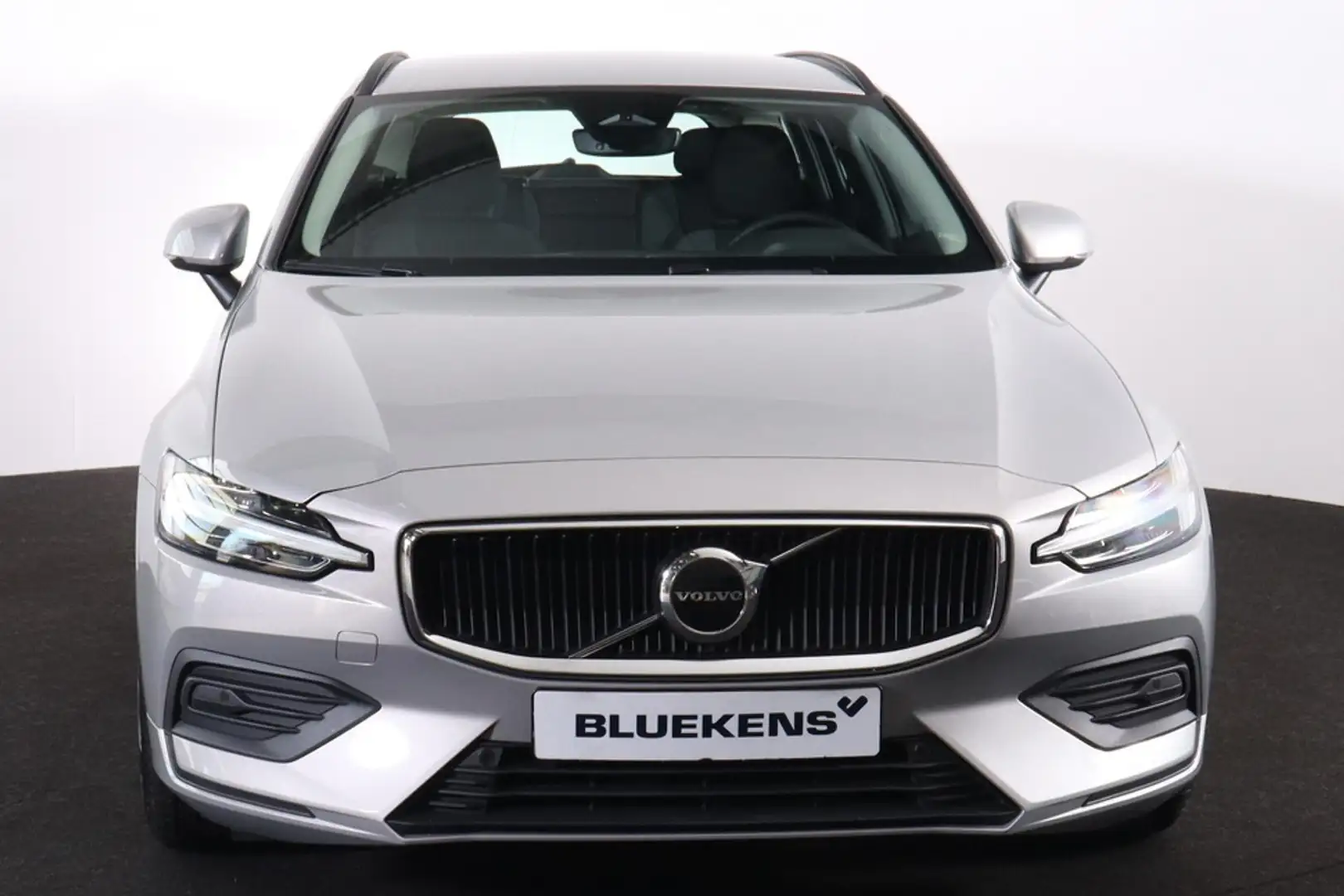 Volvo V60 B3 Essential Edition - IntelliSafe Assist & Surrou Zilver - 2