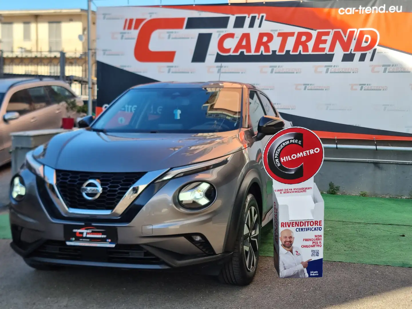 Nissan Juke Juke 1.0 DIG-T 114 CV N-Connecta Grigio - 1