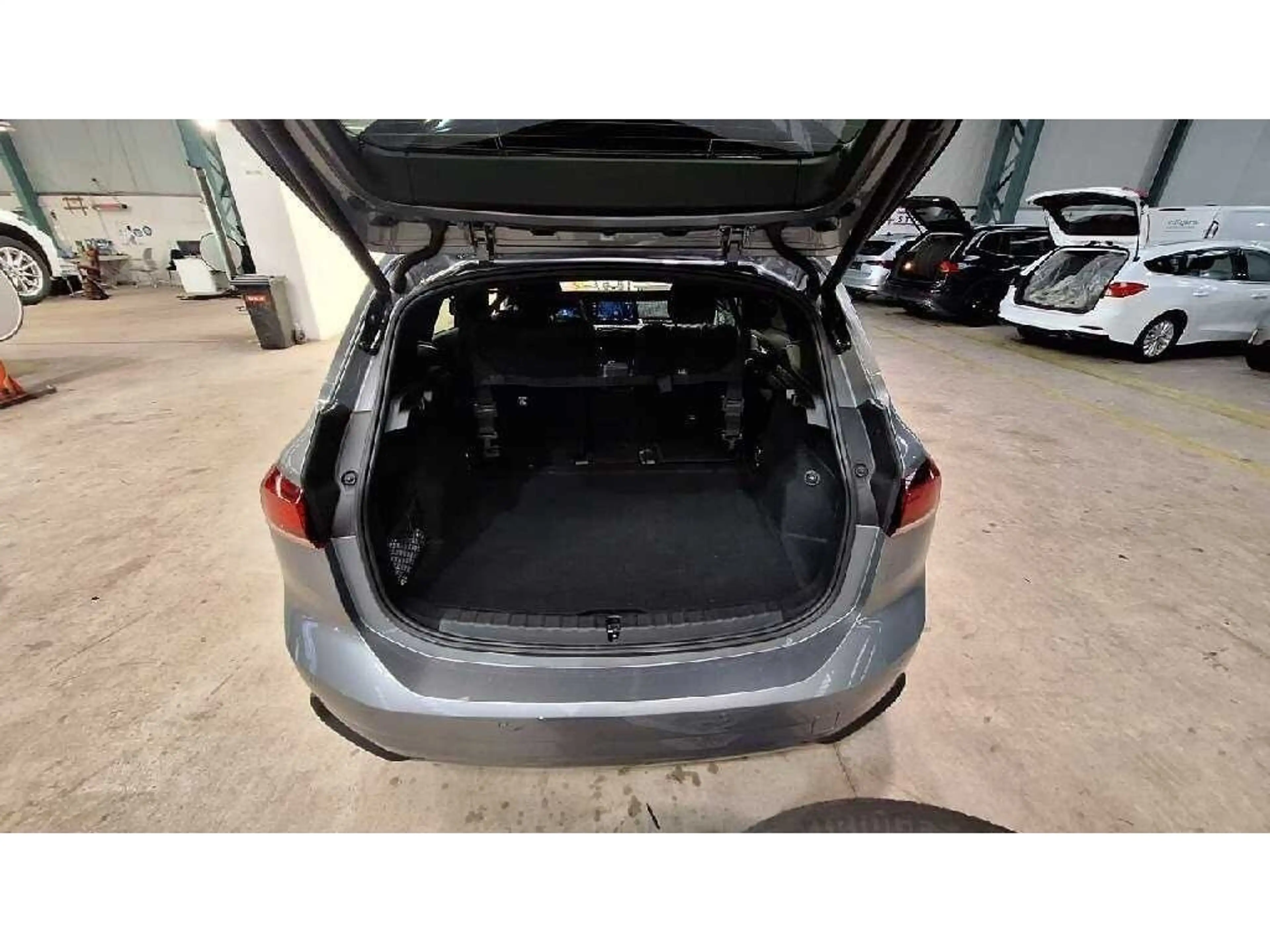 BMW 223 i Active Tourer Wide AHK SpoSi ACC BLIS LED — photo 13