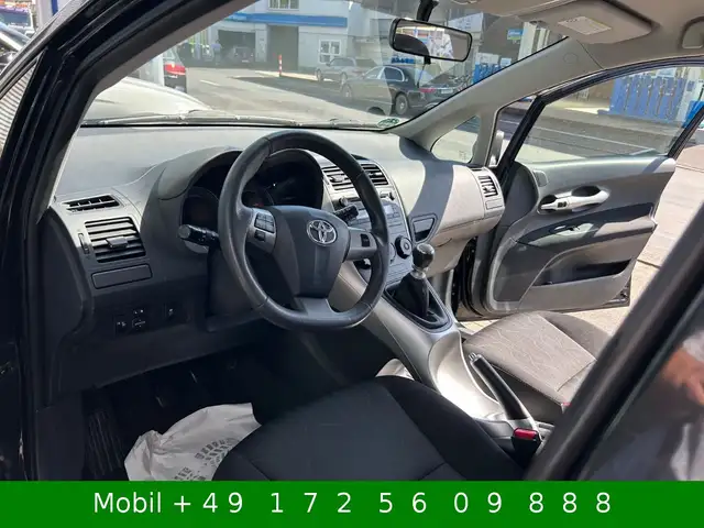 Toyota Auris view 13