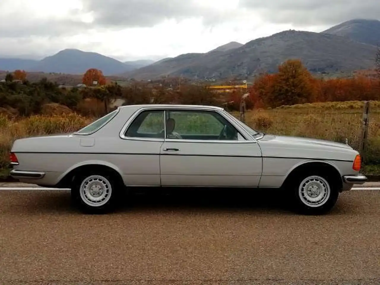 Mercedes-Benz 280 CE, foto 12