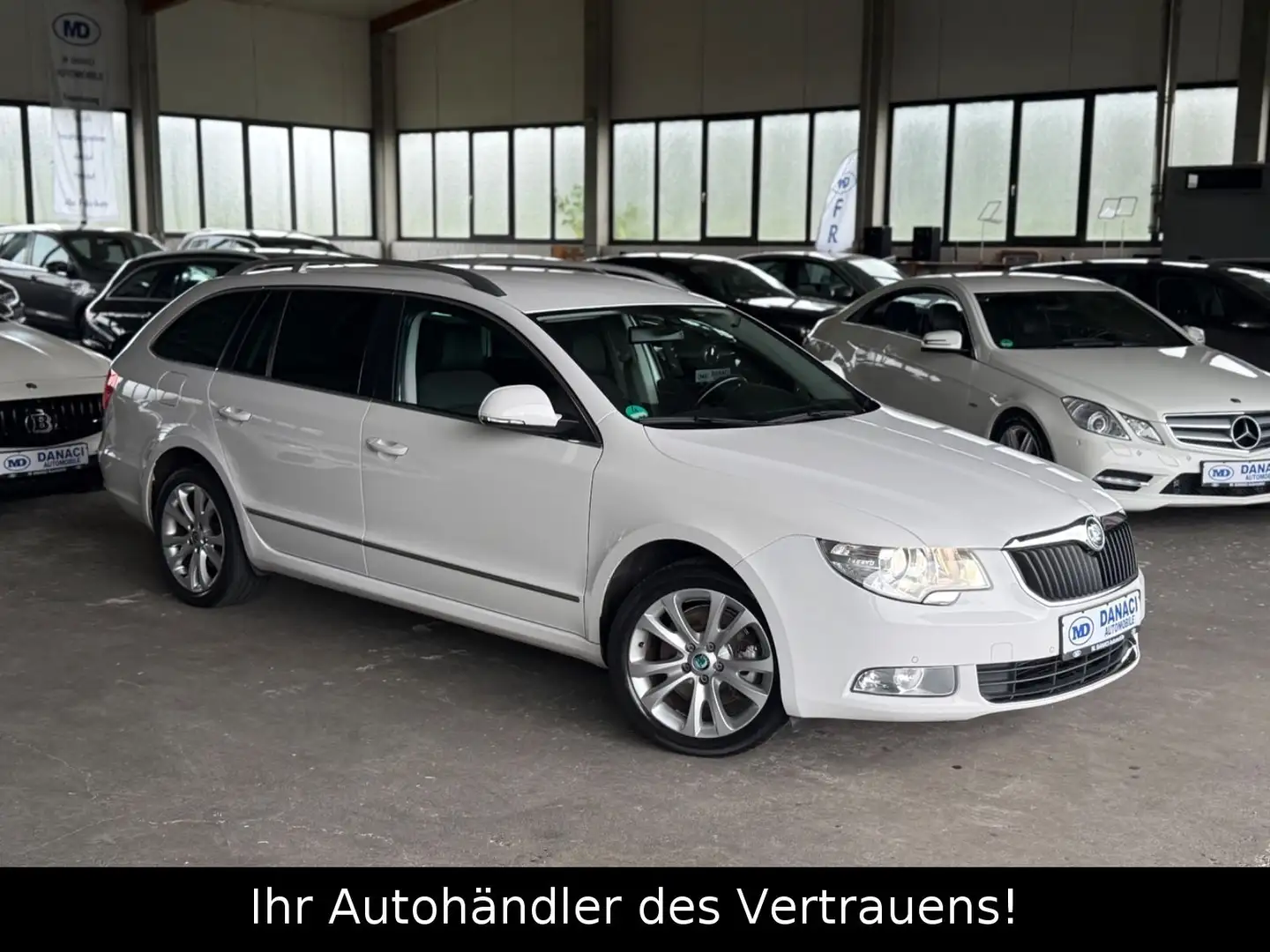 Skoda Superb Combi Elegance 1.Hand*Xenon*AHK*Navi*PTS Weiß - 1