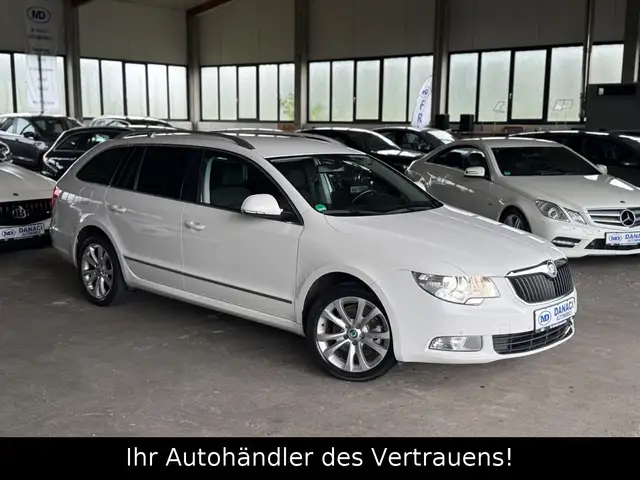 Skoda Superb Combi Elegance 1.Hand*Xenon*AHK*Navi*PTS