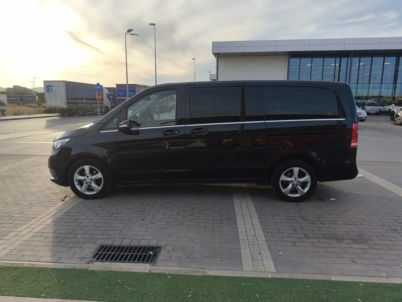 Mercedes-Benz V 220