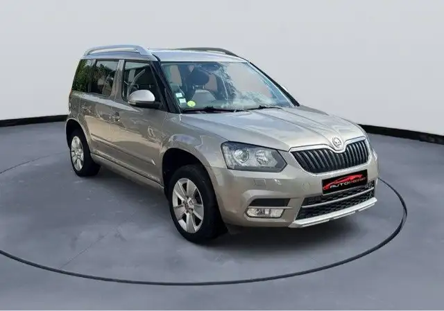 Skoda Yeti 1.6 TDi 105 CH Ambition DSG7 Attelage Boîte automatique Caméra de recul Bluetooth Régulateur vitesse