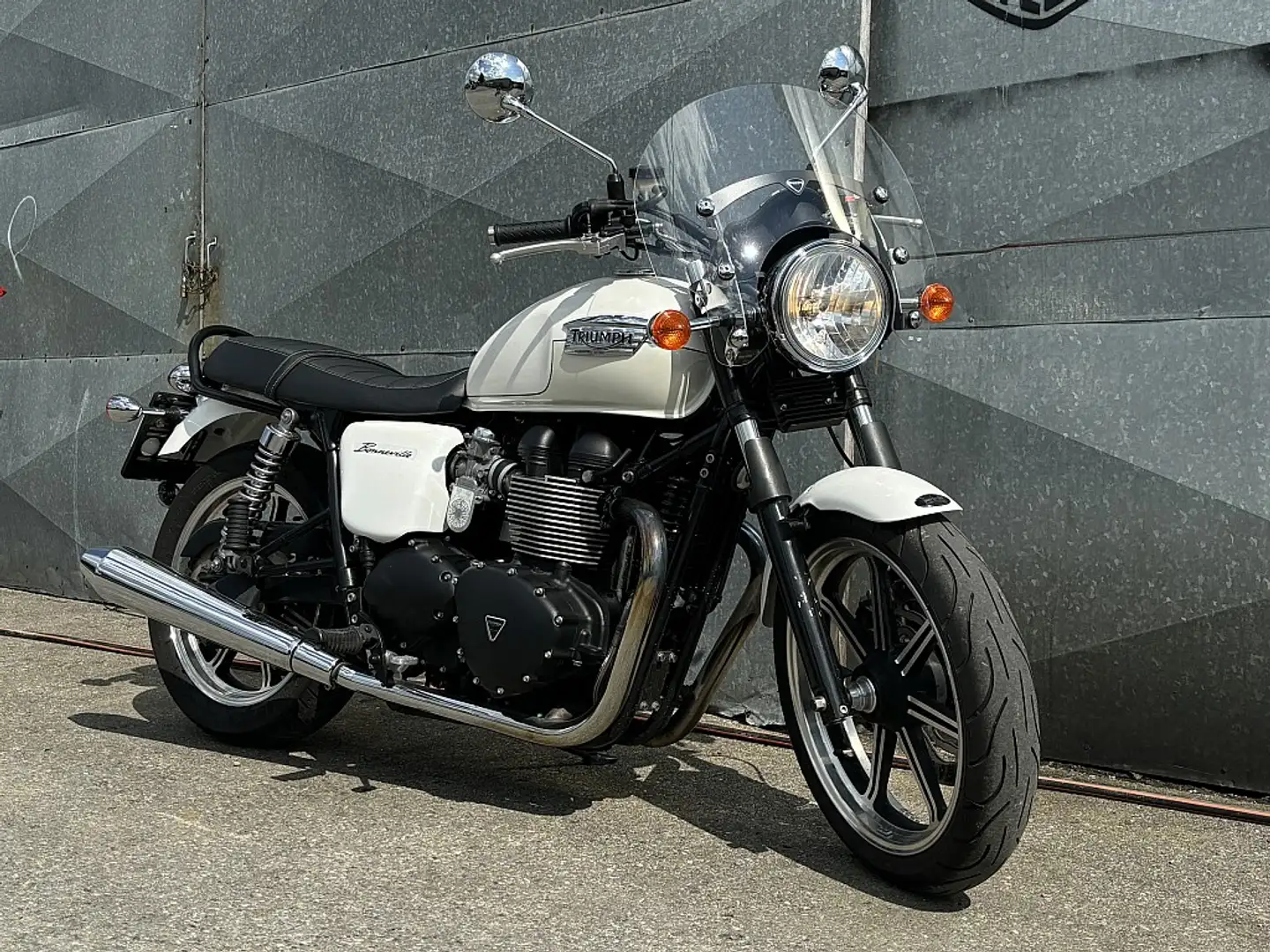 Triumph Bonneville Blanco - 2