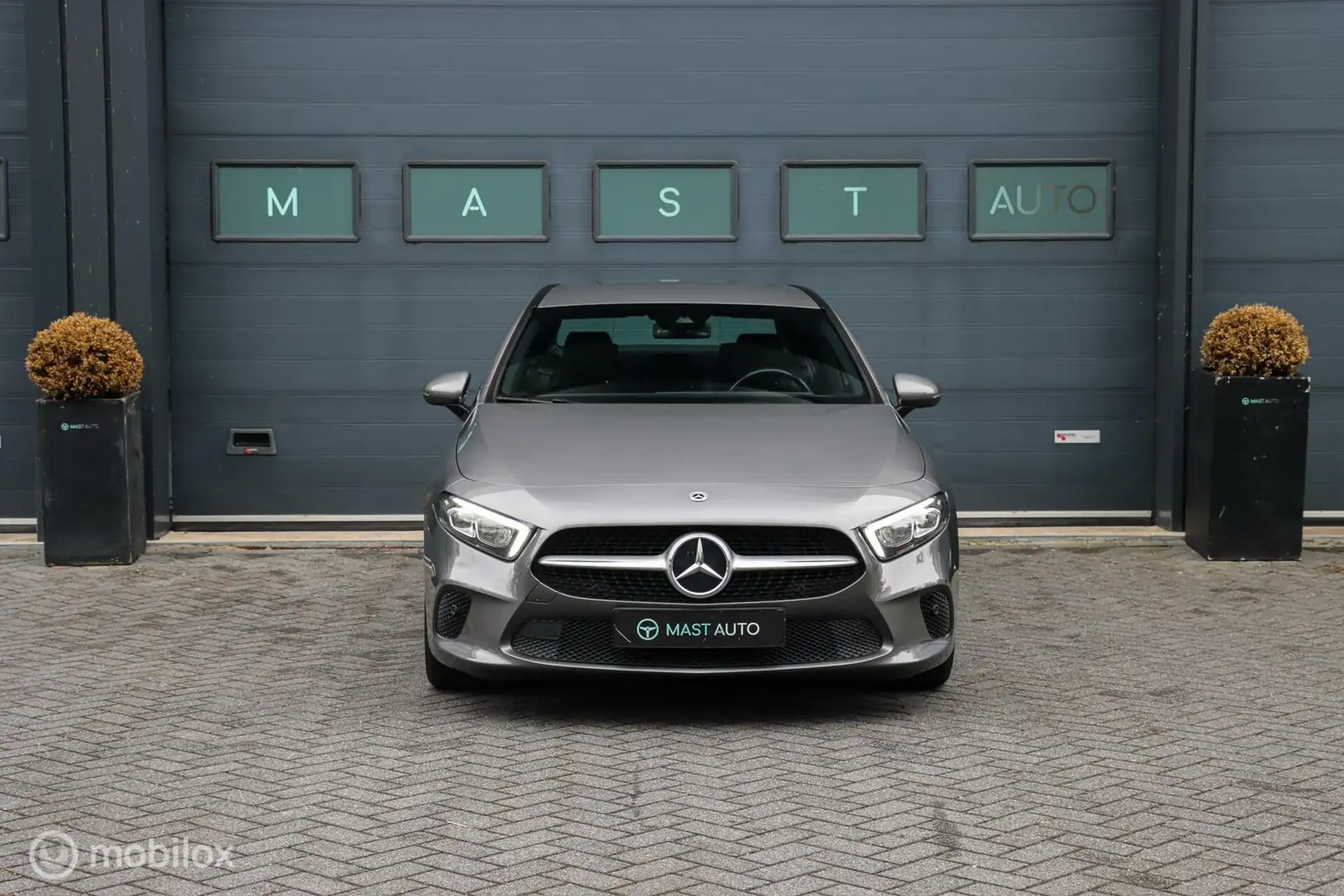 Mercedes-Benz A 180 Premium Plus|LED|Camera|Carbon|Stoelverwarming Grijs - 2