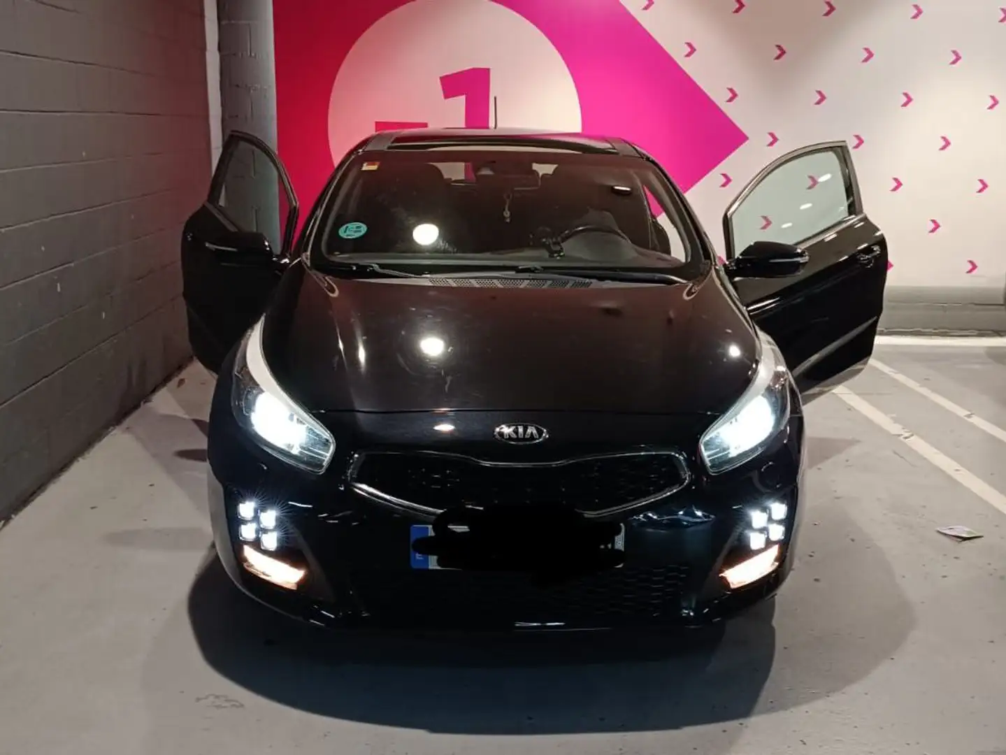 Kia ProCeed / pro_cee'd Pro_Cee´d 1.6CRDI VGT GT Line 136 Negro - 1