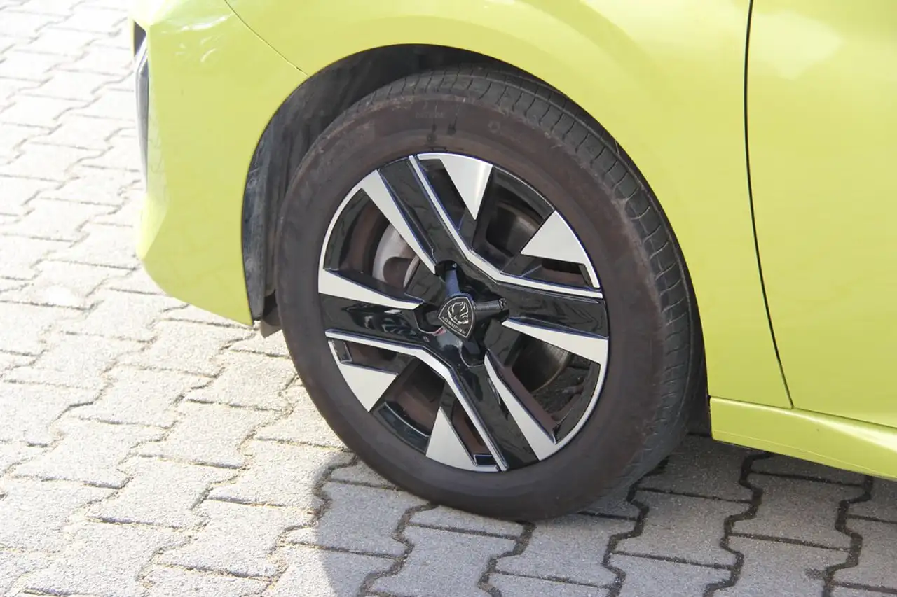 Peugeot 208 Allure LED Klimaautomatik Sunset PDC vo/hi 12