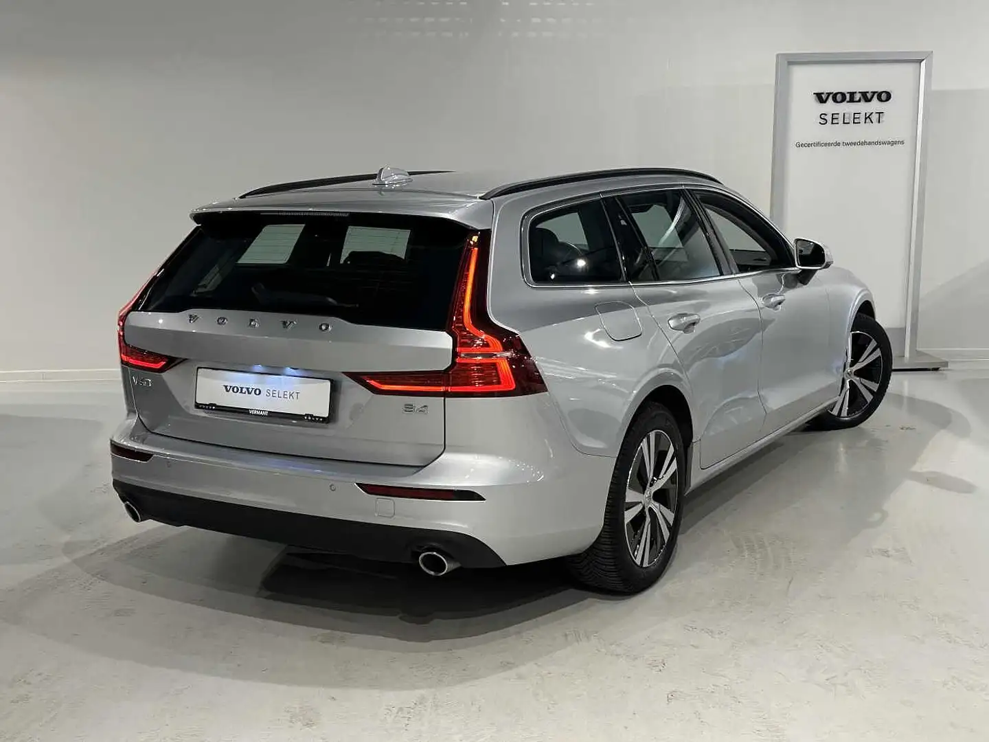 Volvo V60 B4 Mild Hybride Momentum Pro Silber - 2