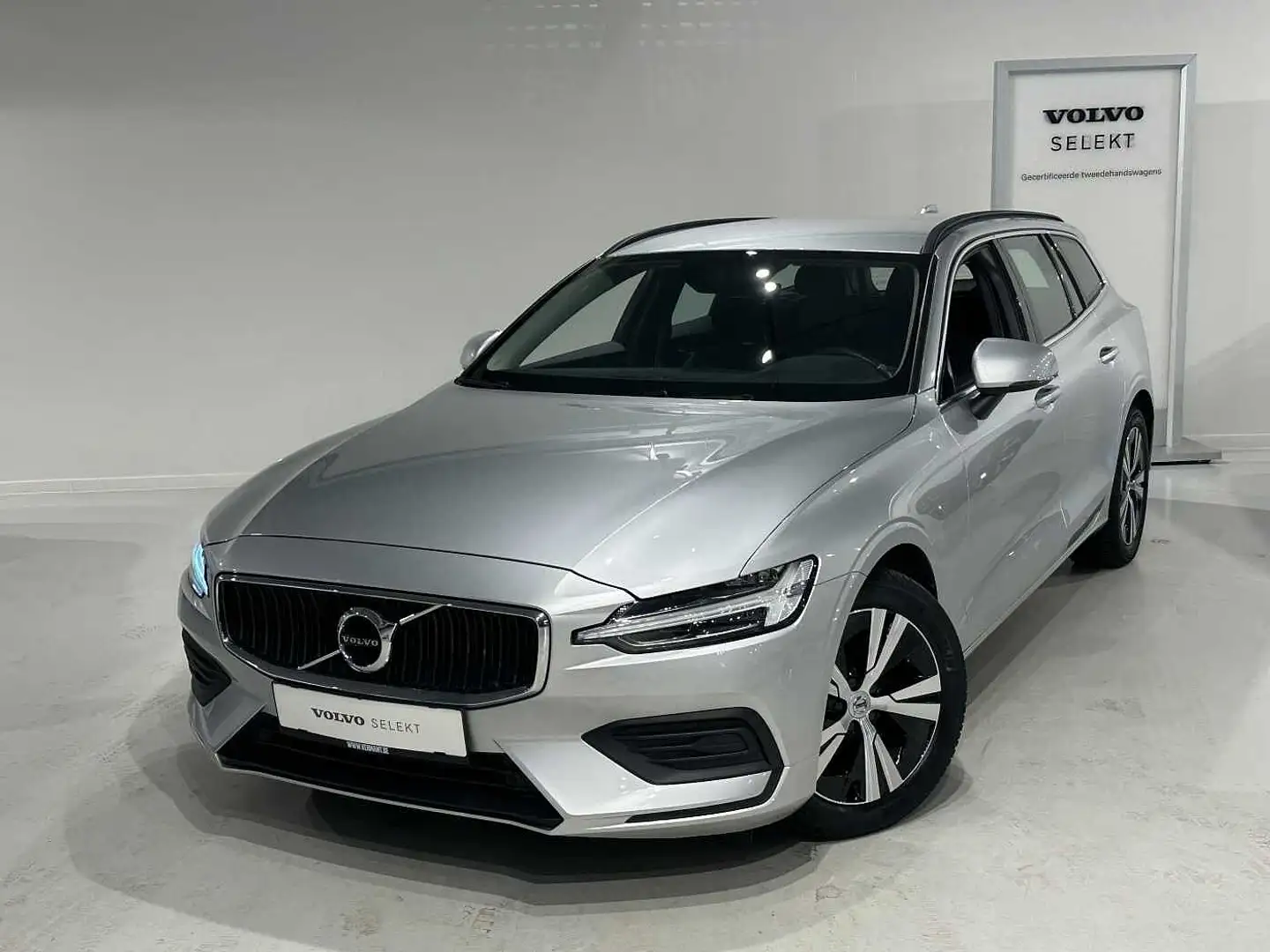 Volvo V60 B4 Mild Hybride Momentum Pro Silber - 1