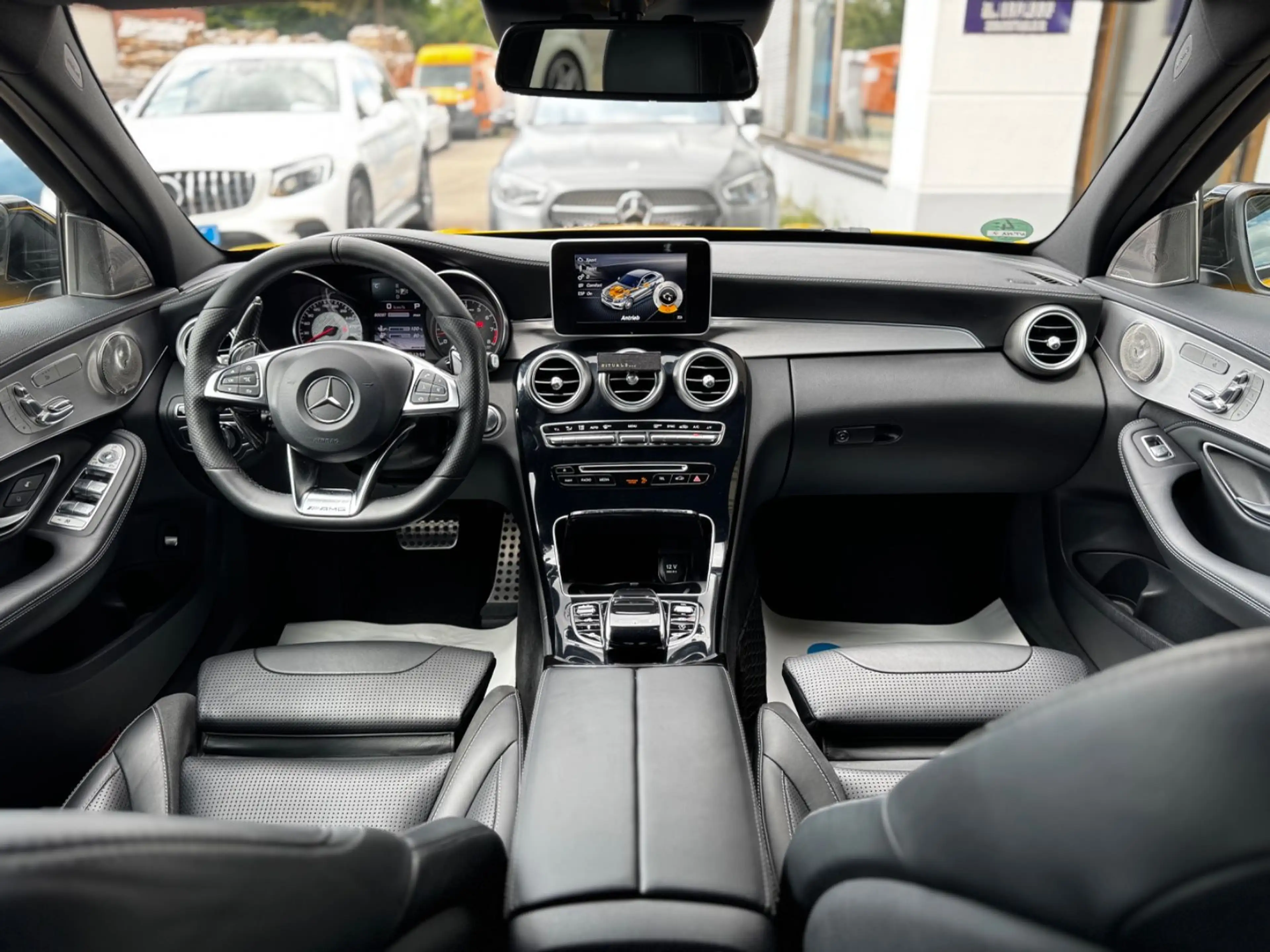 Mercedes-Benz C 63 AMG PERFORMANCE/DISTRONIC+/NIGHT PAKET — photo 11
