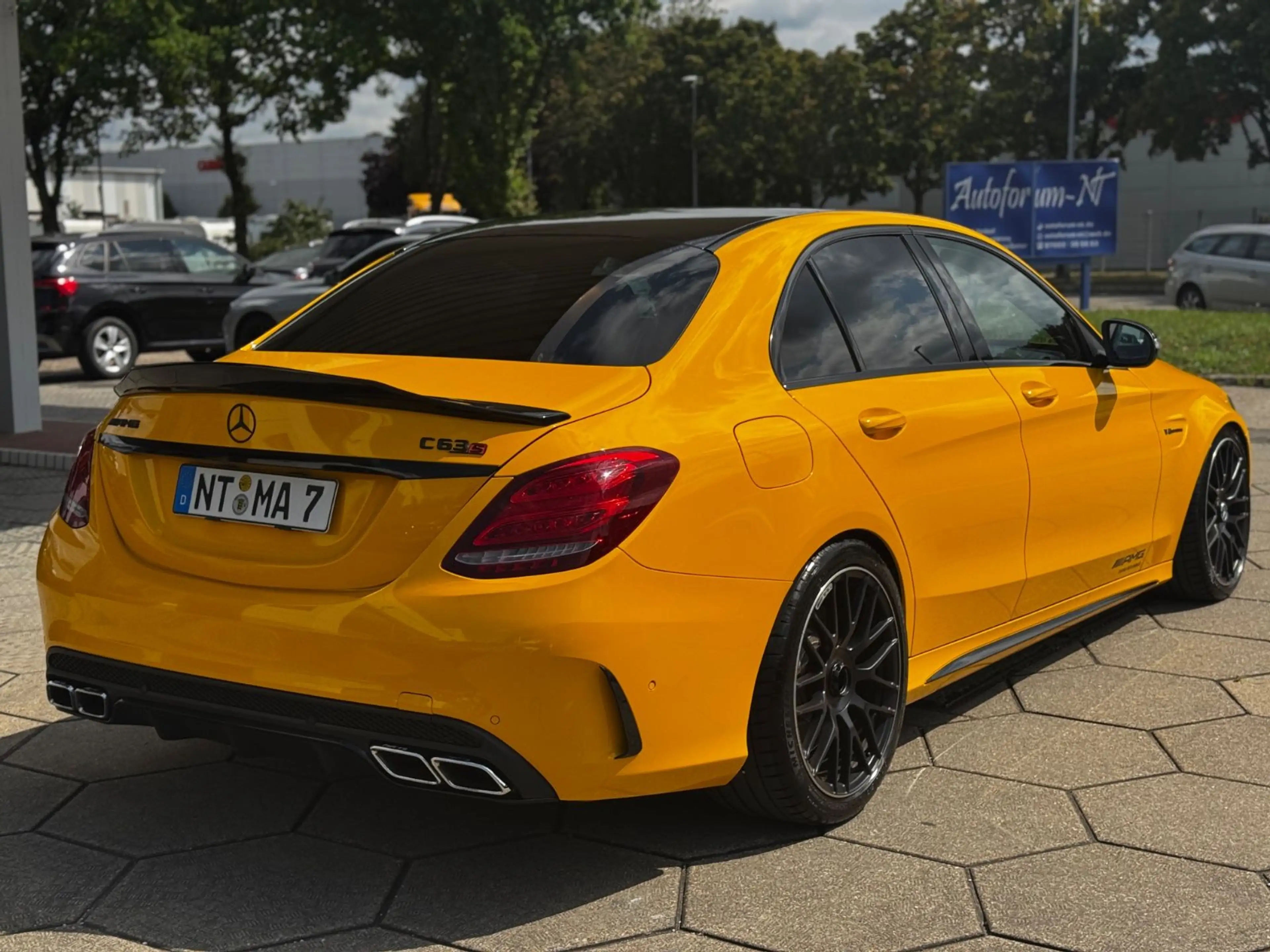 Mercedes-Benz C 63 AMG PERFORMANCE/DISTRONIC+/NIGHT PAKET — photo 3