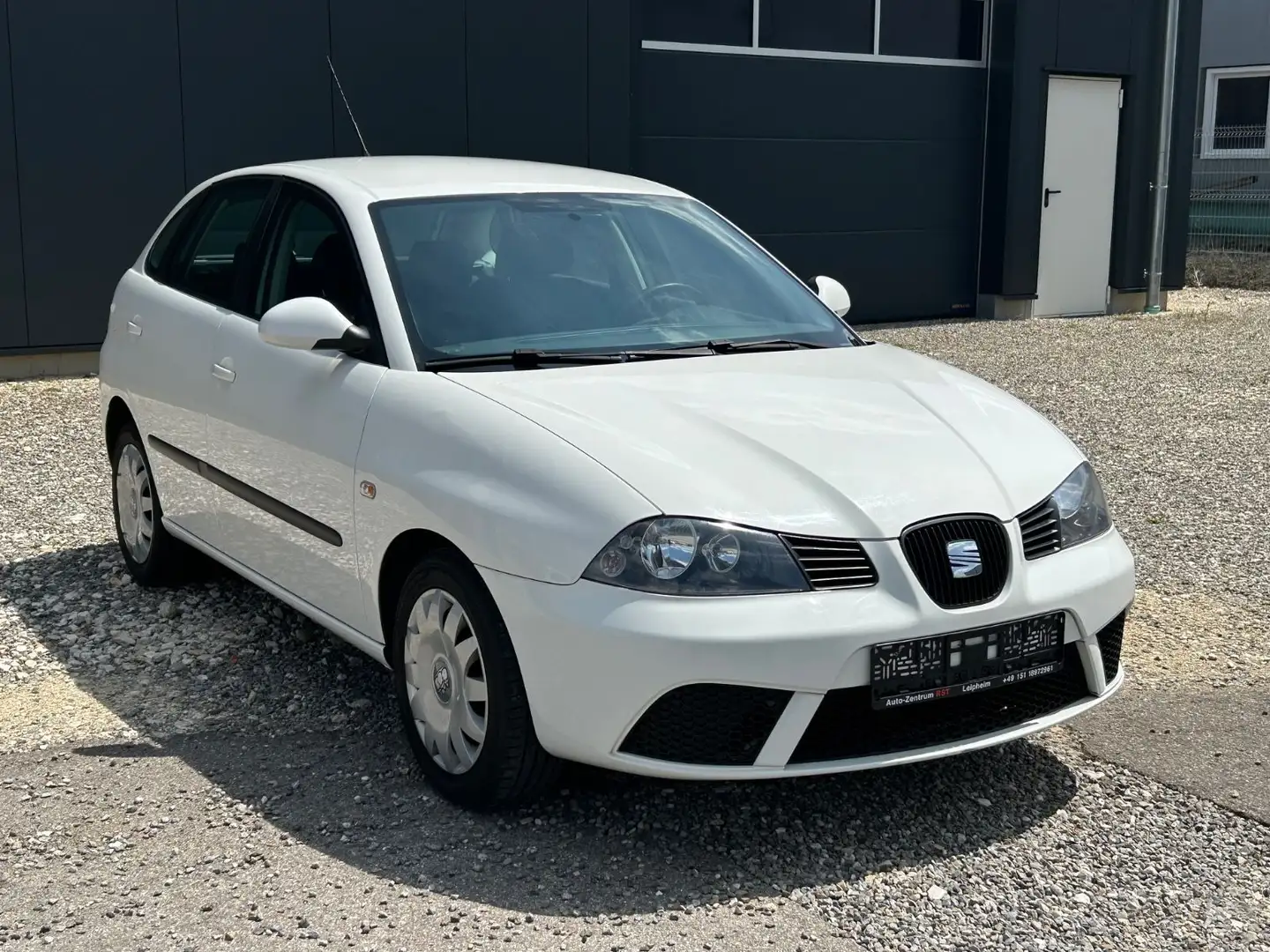 SEAT Ibiza Reference 1.HAND 8 FACH 5-TÜRIG - 1