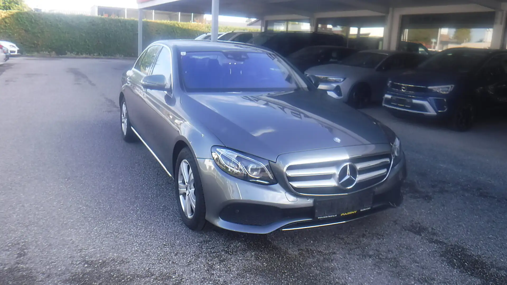 Mercedes-Benz E 220 d Avantgarde Aut. Grau - 2