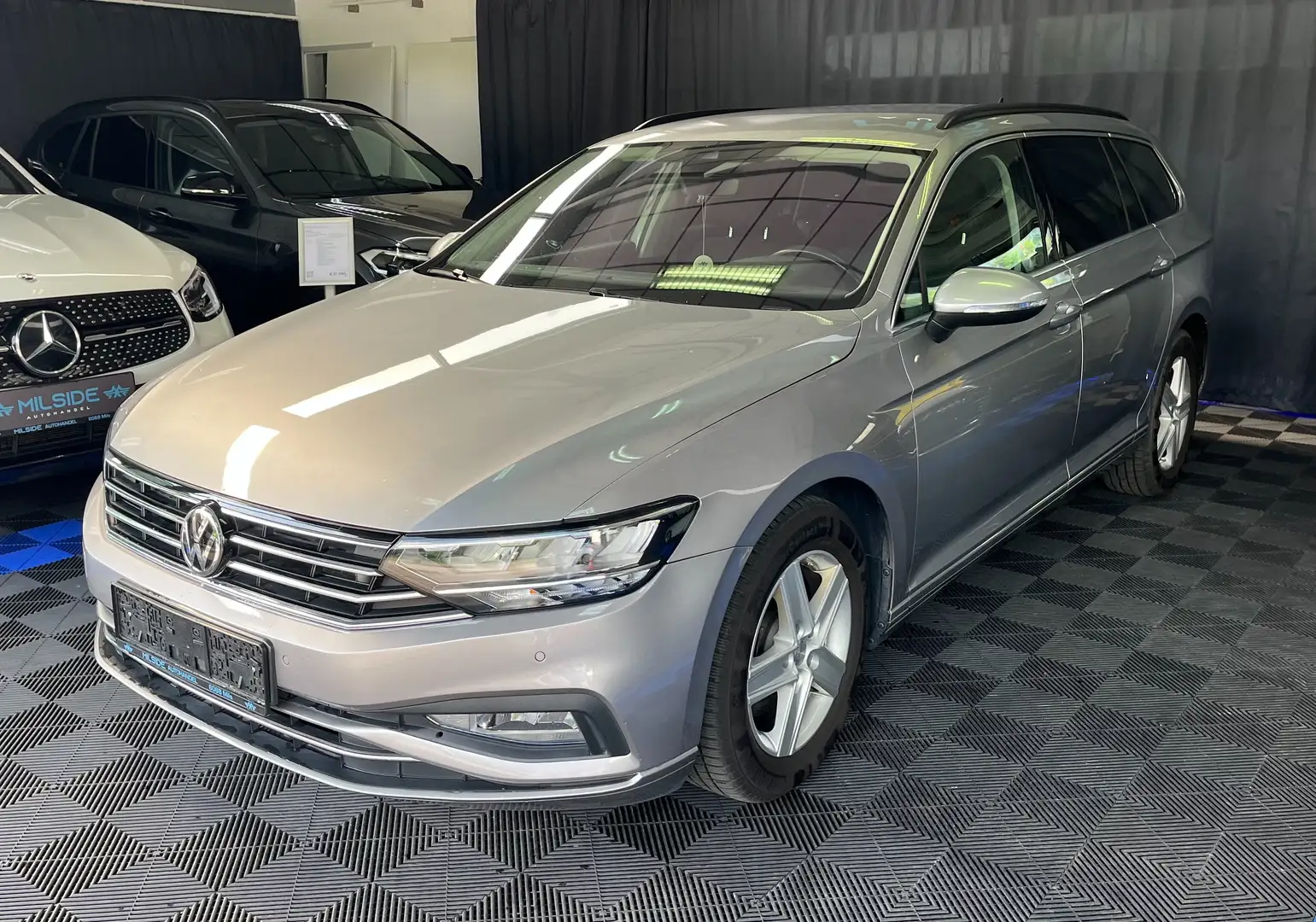 Volkswagen Passat 4Motion, HU, R-Line-Sport, Ambiente, Assist Silber - 2