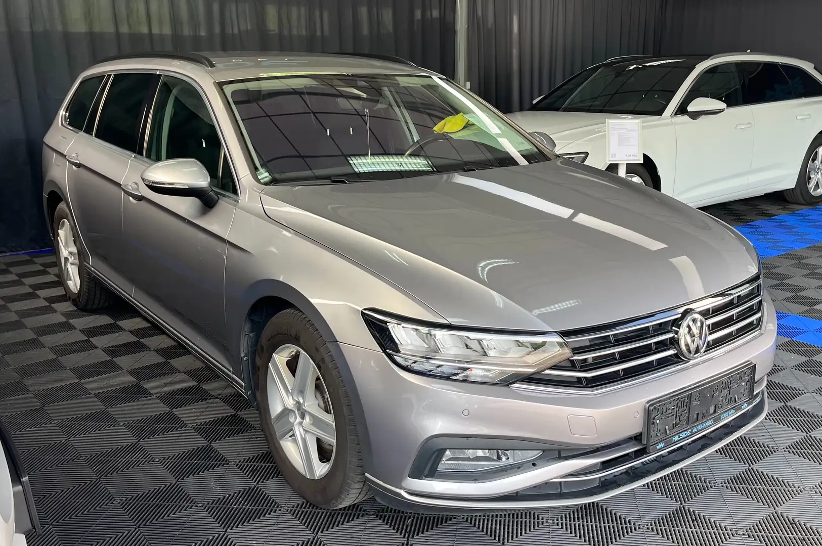 Volkswagen Passat 4Motion, HU, R-Line-Sport, Ambiente, Assist Silber - 1
