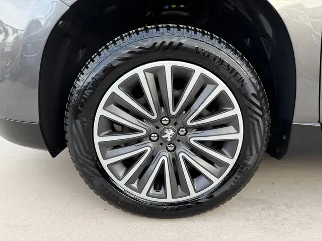 Peugeot 2008 view 10