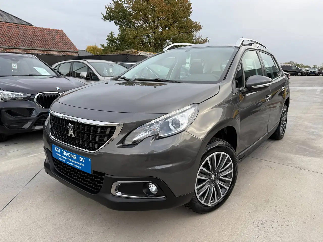 Peugeot 2008 1.2i PURETECH 83PK NAVIGATIE CARPLAY BLUETOOTH A/C — photo 1 of 15