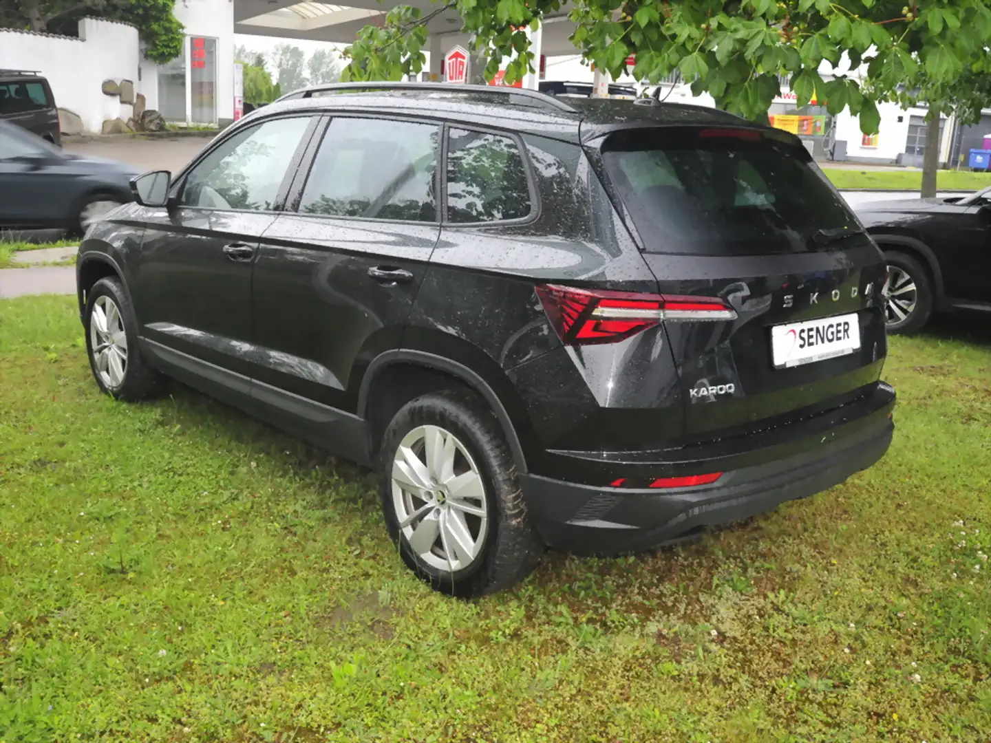 Skoda Karoq 1.5 TSI Selection DSG Navi Matrix PDC ACC Schwarz - 2
