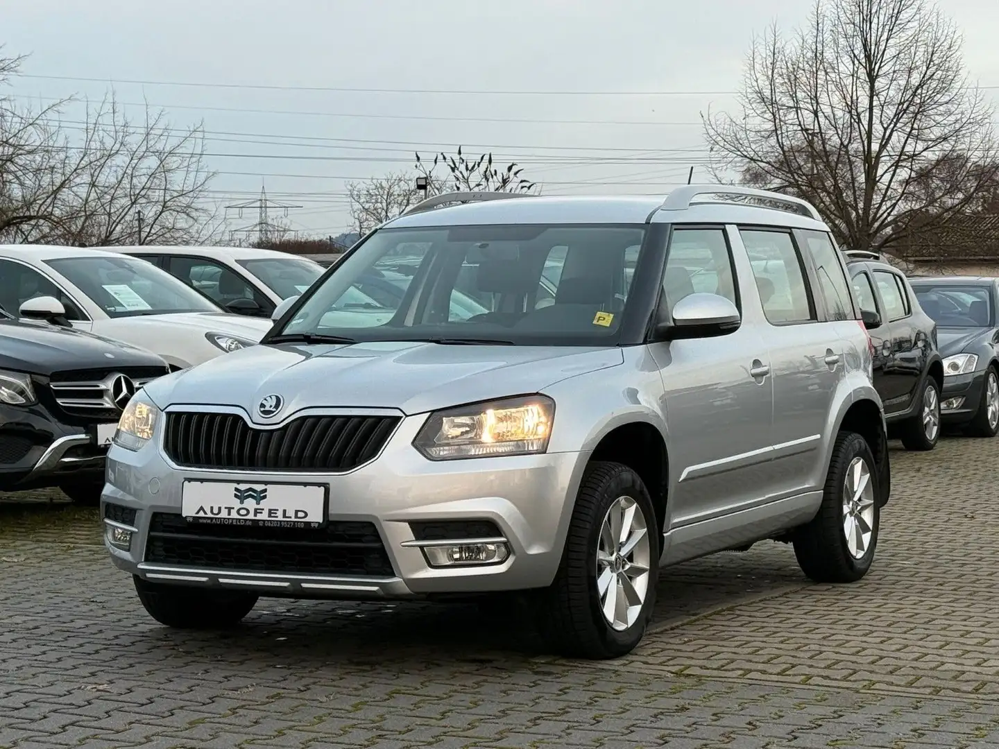 Skoda Yeti 1.2 TSI Ambition/SHEFT/KLIMA/SHZ/PDC/TEMP/ Silber - 1