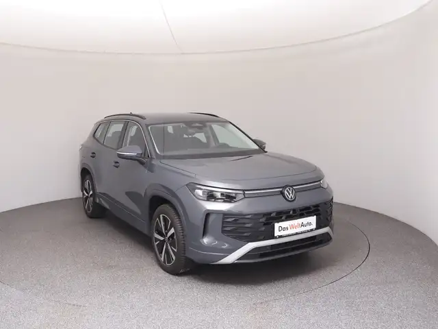 Volkswagen Tayron view 2