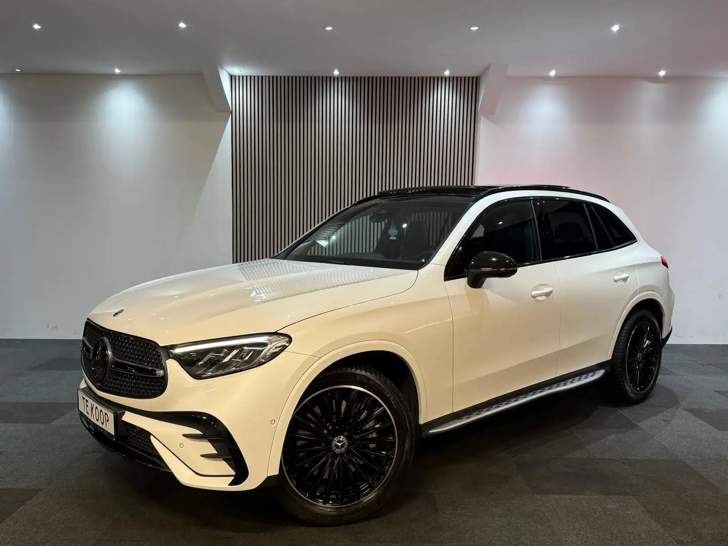 Mercedes-Benz GLC 200 4MATIC AMG Pano l Ambient l Leder l Bom Vol !! l 3 Blanc - 1