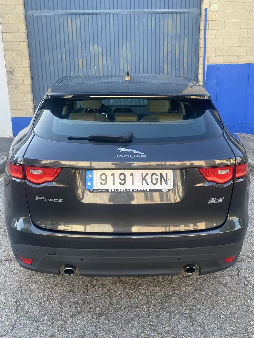 Jaguar F-Pace 2.0i4D Prestige Aut. AWD 240 - 2