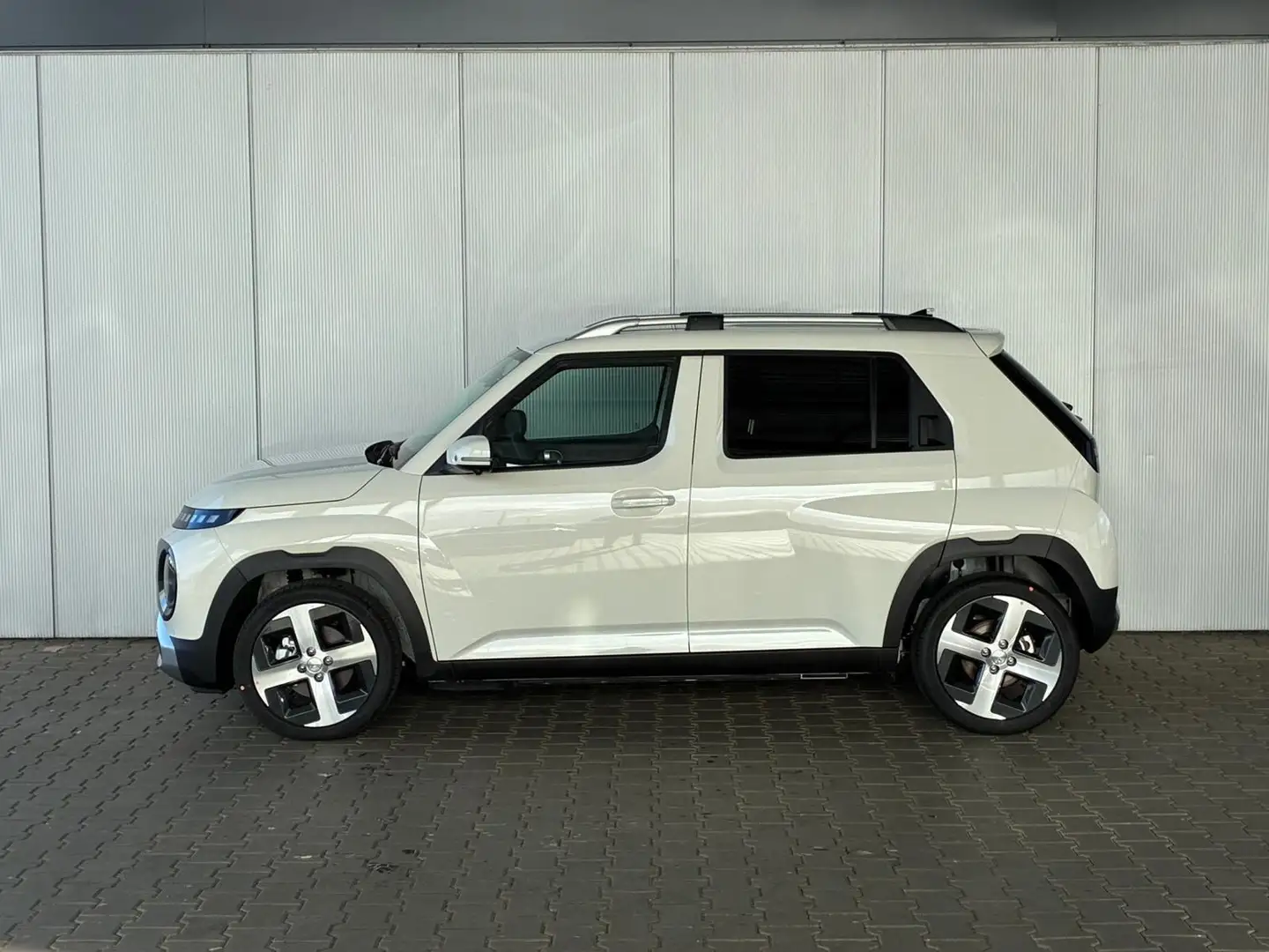 Hyundai Inster Evolve Sky 49kWh / Schiebedach 360° Kamera LED ... Beige - 2