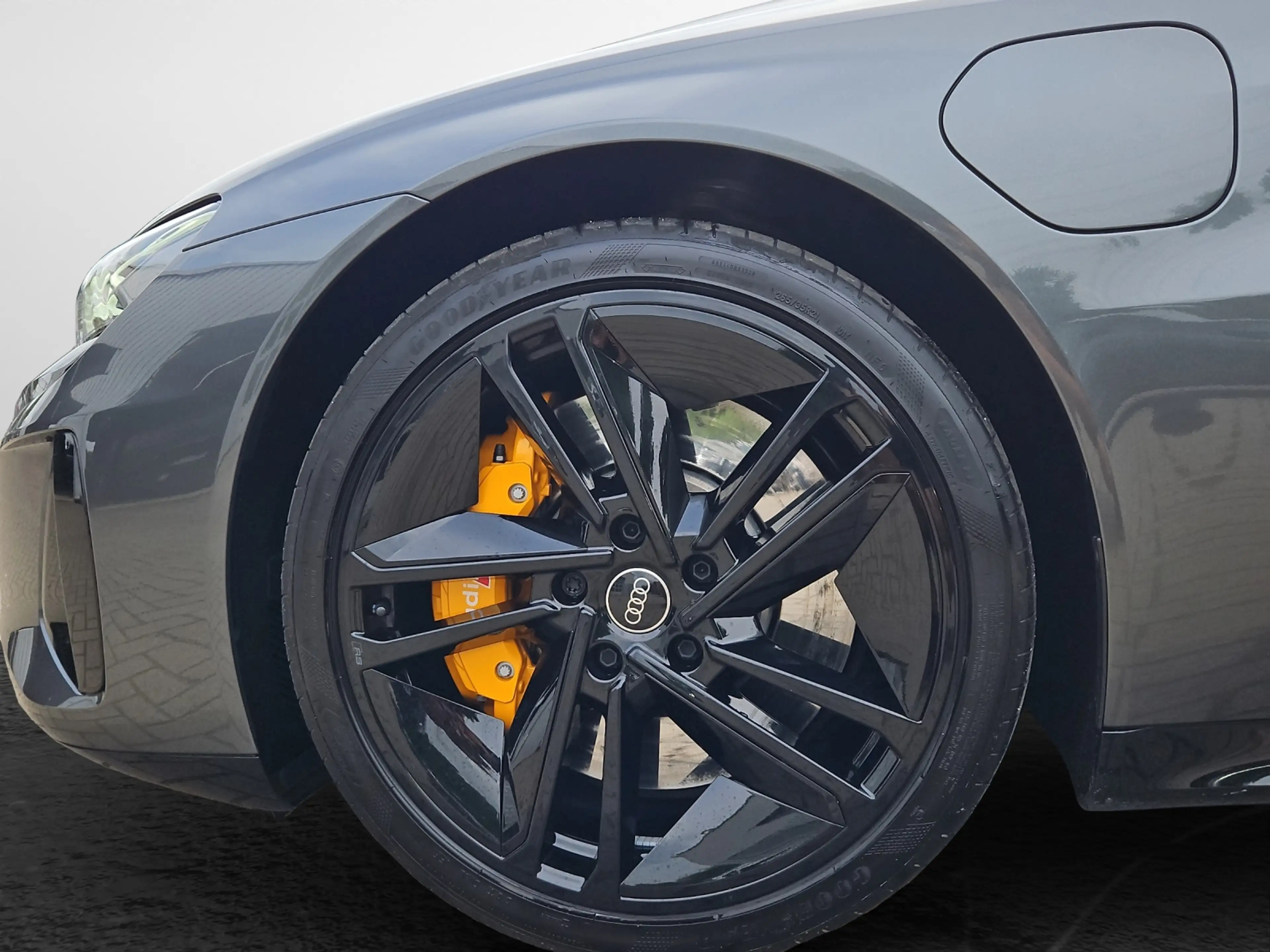Audi RS e-tron GT quattro NaviPlus Matrix mit Laser HeadUp 21-Zol... — photo 5