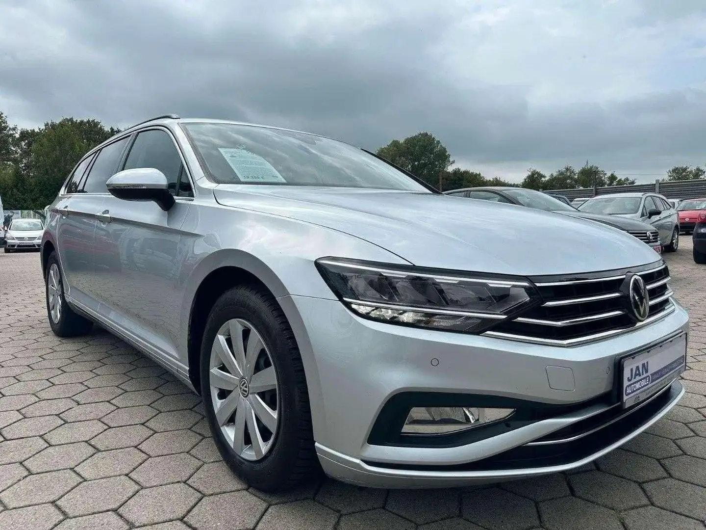 Volkswagen Passat Variant Business SHZ PDC Kam LED Silber - 2