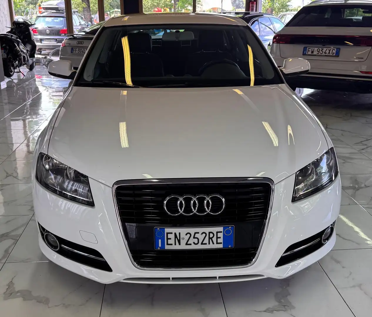 Audi A3 PARI AL NUOVO+Tagliandicertificati+1proprietario - 2