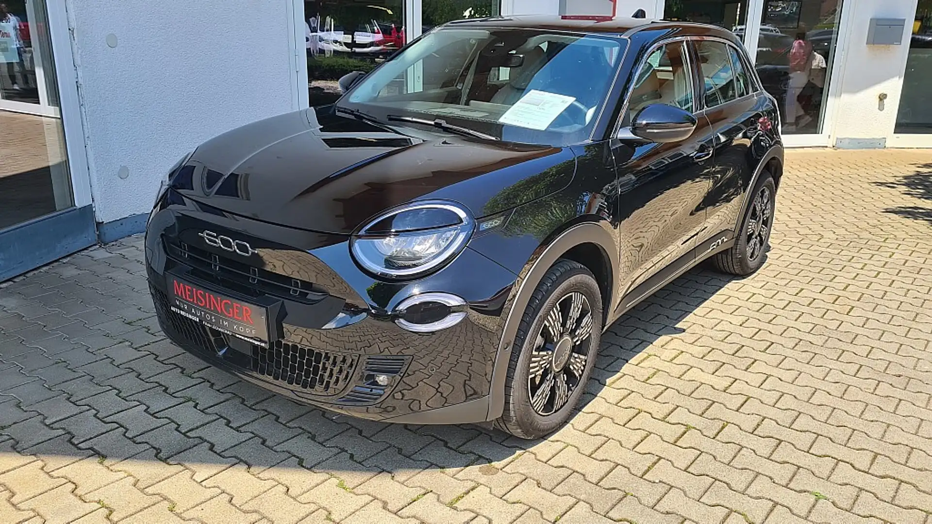 Fiat 600 Hybrid 100 6-Gang eDCT Zwart - 1