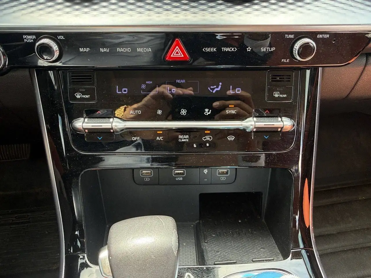 Kia Carnival снимка Kia Carnival