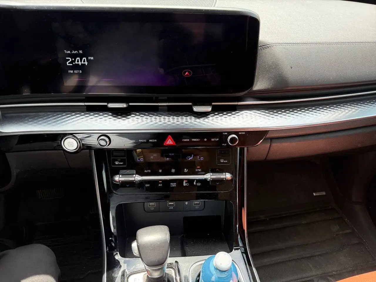 Kia Carnival снимка Kia Carnival