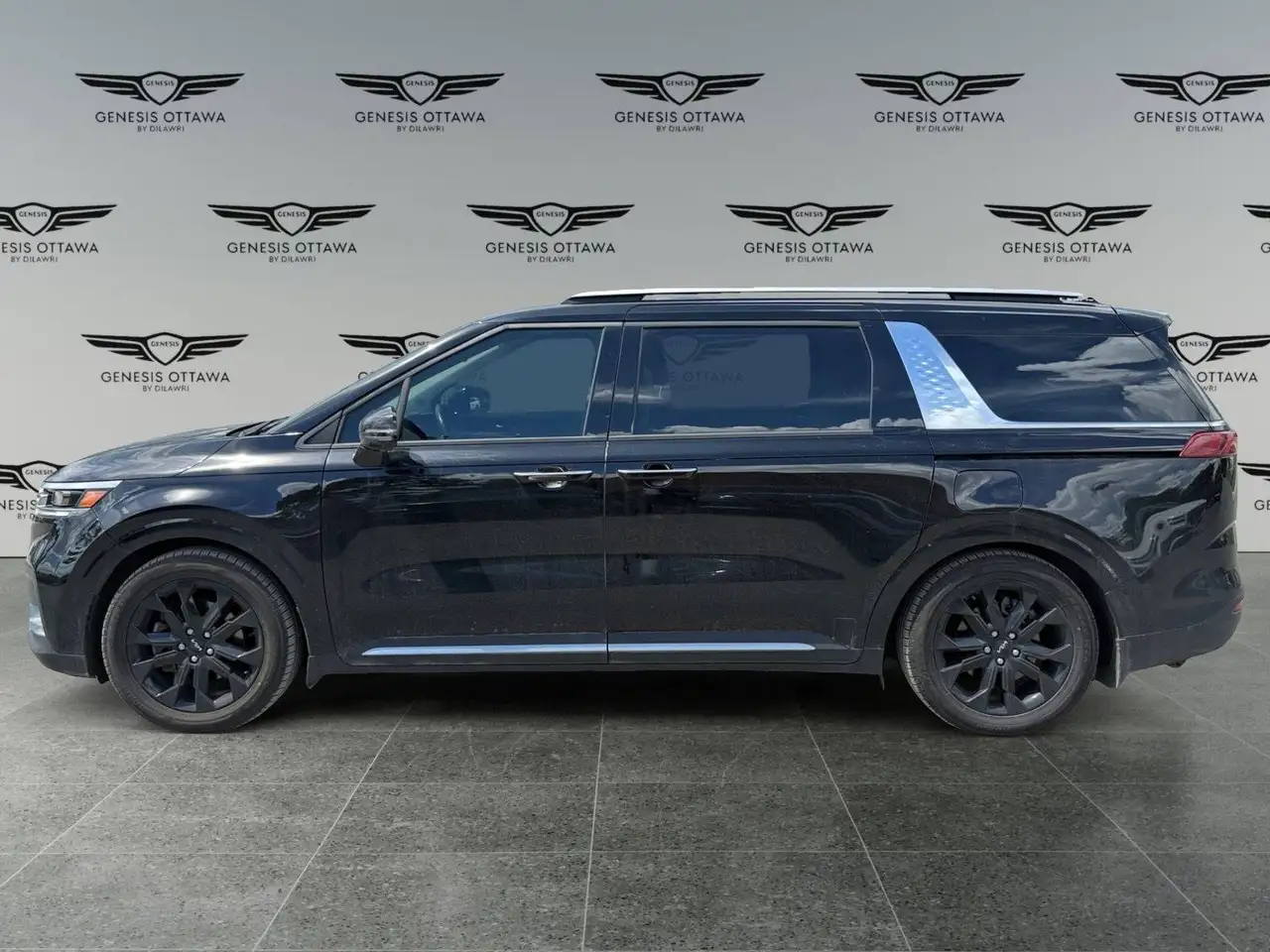 Kia Carnival снимка Kia Carnival