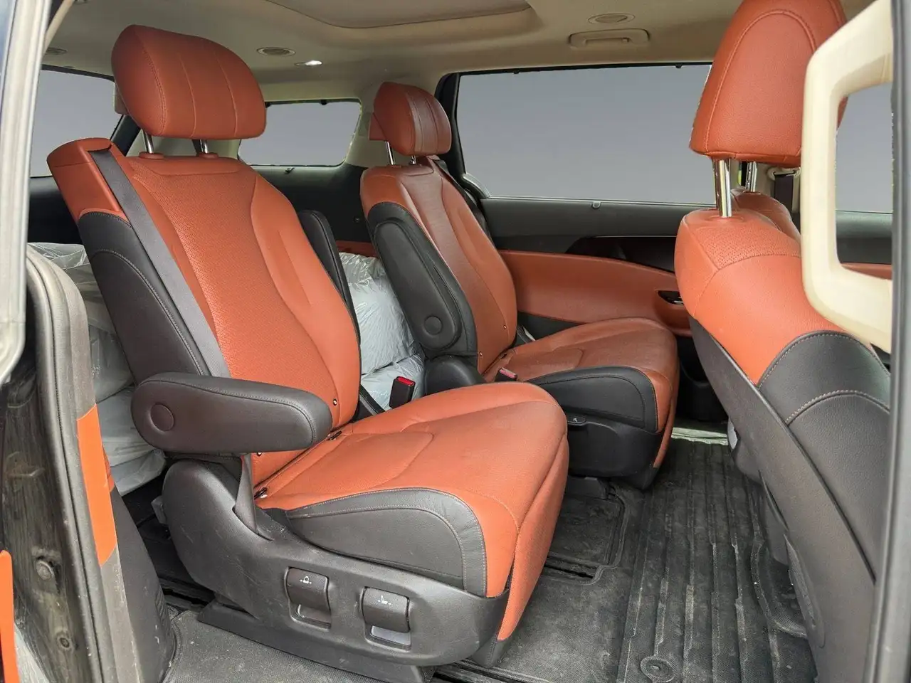 Kia Carnival снимка Kia Carnival