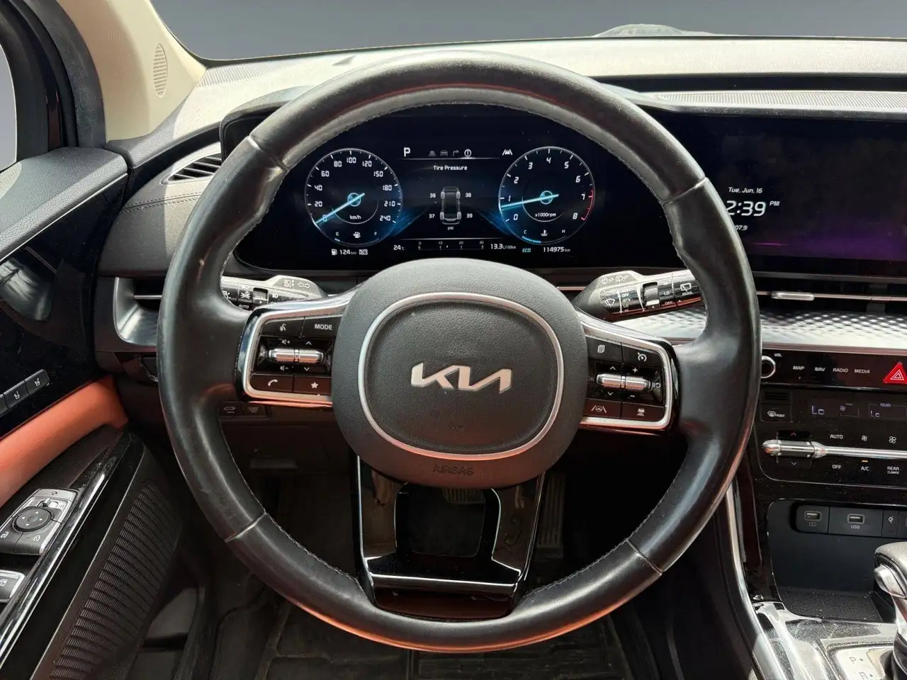 Kia Carnival снимка Kia Carnival