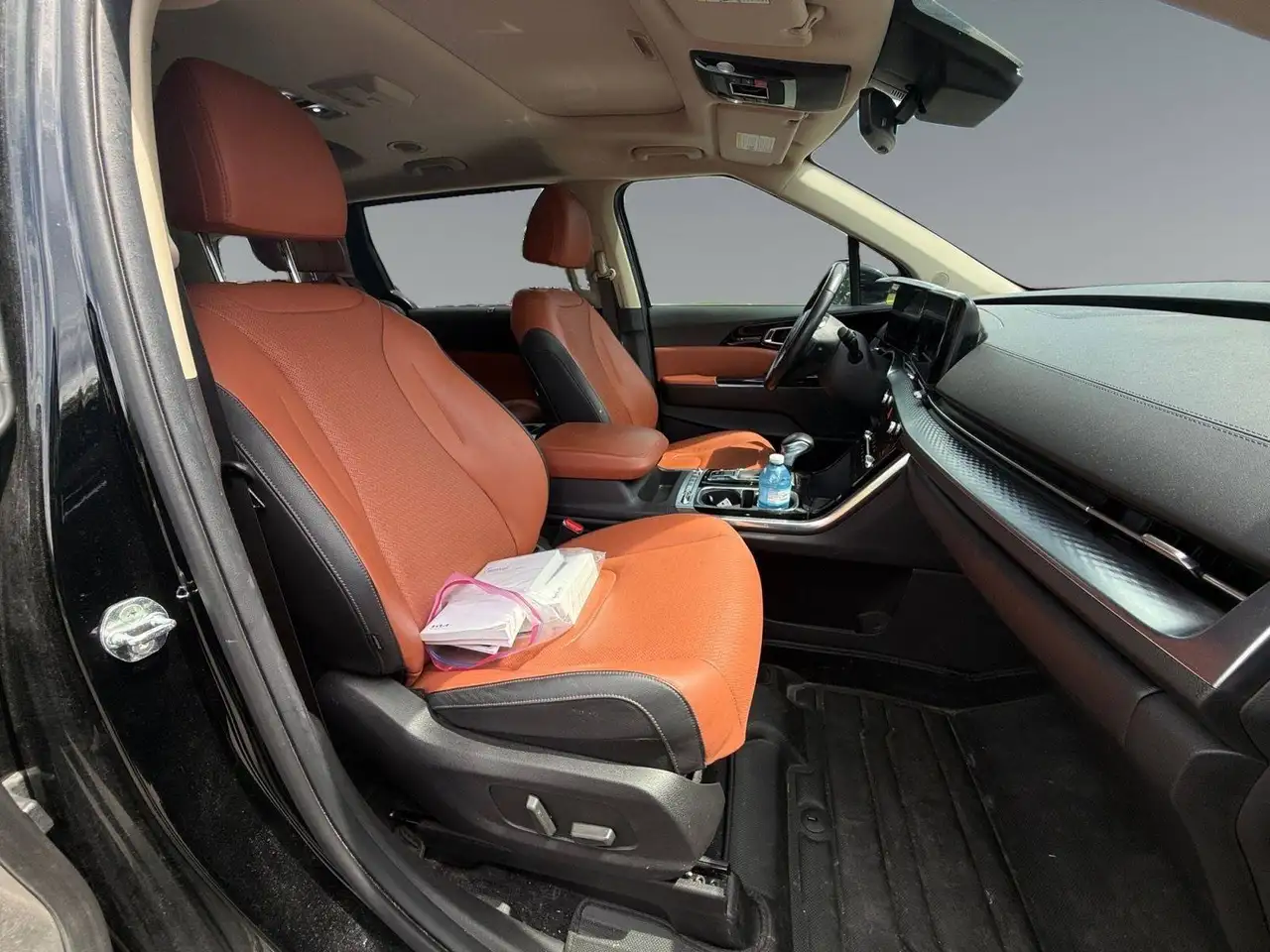 Kia Carnival снимка Kia Carnival